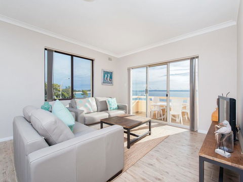Bay Village, Unit 6/47 Shoal Bay Road - Holiday Byron Bay 0
