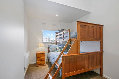 BAY VUE - Top Floor Apartment, Amazing Views! - Holiday Byron Bay 1