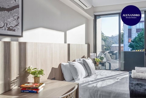 BEACH LOCATION STUDIO // CLOVELLY 4 - Holiday Byron Bay 0
