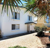 Beachcomber Unit 4- Beachside Unit - - Holiday Byron Bay