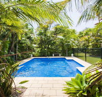 Beachfront Pool House - Absolute beachfront - Holiday Byron Bay