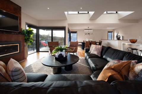 Retreat Lake Daylesford - Free Wifi - Holiday Byron Bay 2