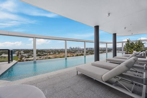 Rivello Apartments - Free Secure Car Park, 6km To City, Ferry Terminal, Eat Street, Rooftop Pool, Sauna, Portside Dinning - Holiday Byron Bay 1