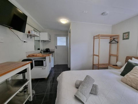Redcliffe Homestay - Holiday Byron Bay 0