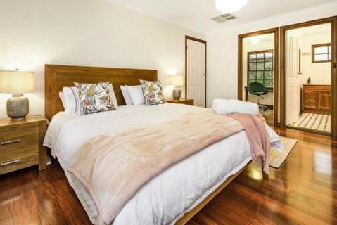 Redgum-Retreat, 4Bdrm Sleeps 8 Wildlife - Holiday Byron Bay 1