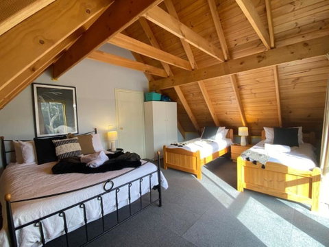 Reel & Relax: 3BR Beach House - Fish, Swim, Surf - Holiday Byron Bay 3