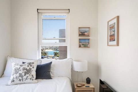 Relaxed Coogee Coastal Living With Ocean Views - Holiday Byron Bay 0