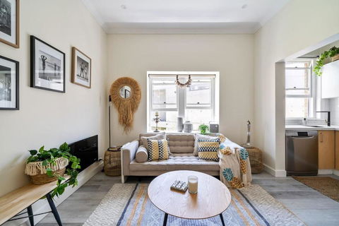 Relaxed Coogee Coastal Living With Ocean Views - Holiday Byron Bay 1