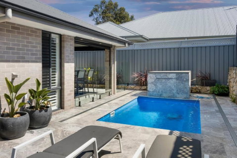 Rengor Executive Retreat - Holiday Byron Bay 0