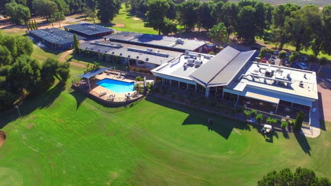 Renmark Country Club - Holiday Byron Bay 0