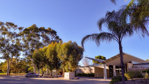 Renmark Country Club - Holiday Byron Bay 1