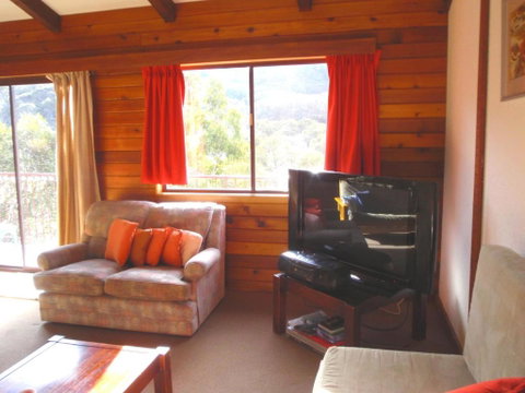 Retro 2 Bedroom Apartment - Holiday Byron Bay 3
