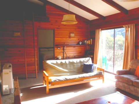 Retro 2 Bedroom Apartment - Holiday Byron Bay 2