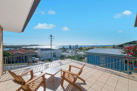 Retro Beach House - Holiday Byron Bay 0