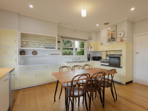 Retro Retreat - Holiday Byron Bay 3