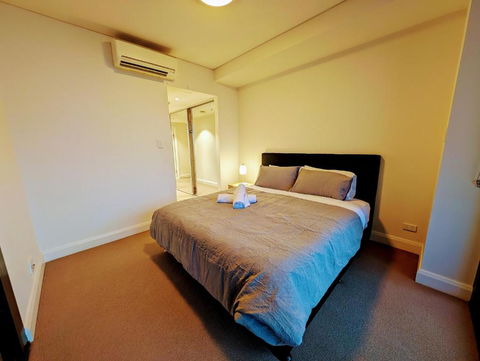 Rhodes Two Bedroom Apartment With Fantastic Water View - Holiday Byron Bay 1