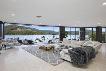 Riptides Booker Bay -Waterfront Apartment, Walk To Shops & Cafes with Holiday Byron Bay