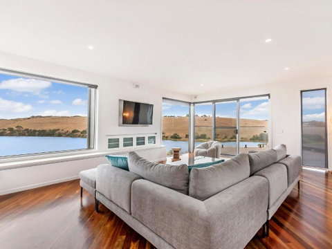 River Reveal - Holiday Byron Bay 1
