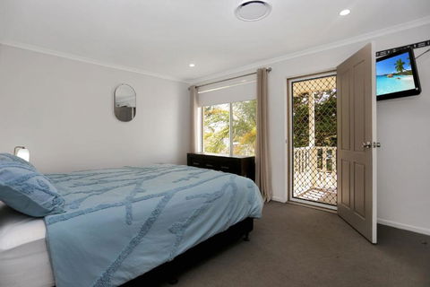 River Tonic - Holiday Byron Bay 2