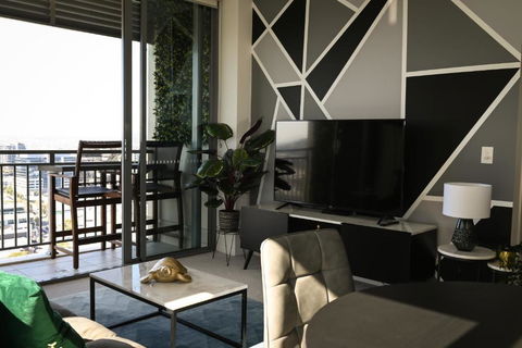 River View Apartment In Brisbane With Parking - Holiday Byron Bay 2