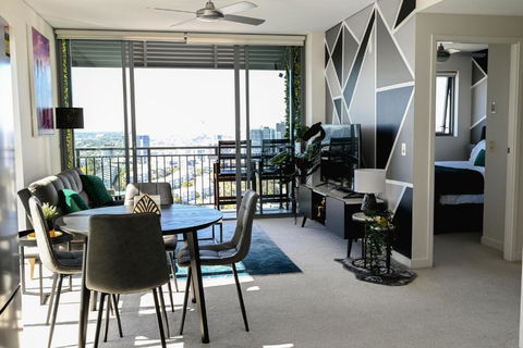 River View Apartment In Brisbane With Parking - Holiday Byron Bay 1