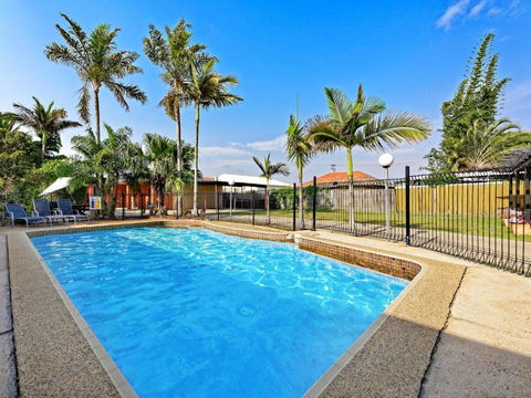 Riviera Motel Bundaberg - Holiday Byron Bay 0