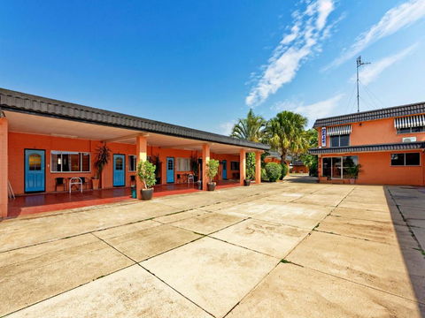 Riviera Motel Bundaberg - Holiday Byron Bay 1