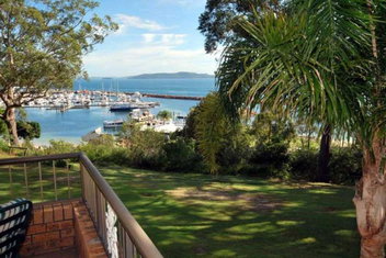 Sailfish, 3,46 Magnus Street - Unit With Stunning Water Views And Close To Town with Holiday Byron Bay