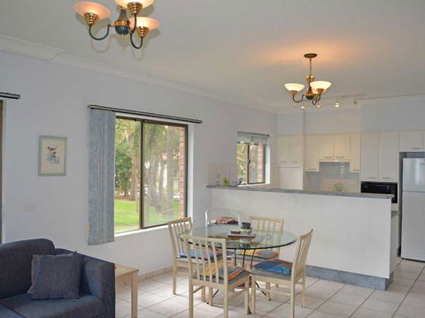 Sailfish, 3,46 Magnus Street - Unit With Stunning Water Views And Close To Town - Holiday Byron Bay 2
