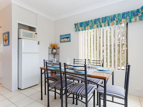 Sailfish, 4,46 Magnus Street- Unit With Water Views And Close To Town - Holiday Byron Bay 2