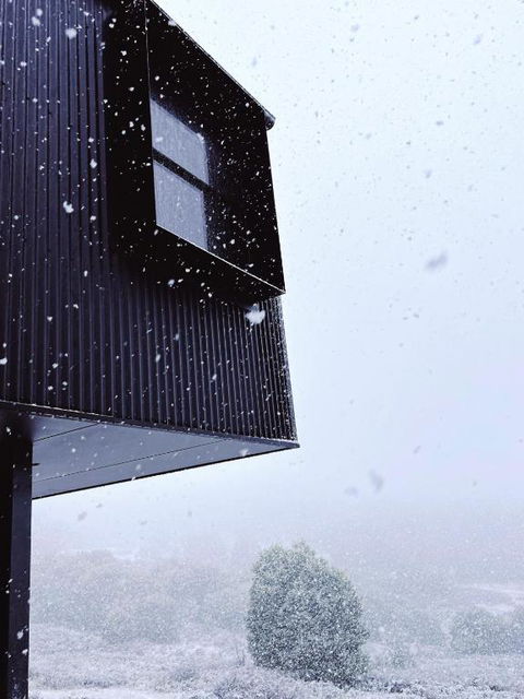 Roam Merrijig - Luxury Stay With Mountain Views - Foothills Of Mt Buller - Holiday Byron Bay 3