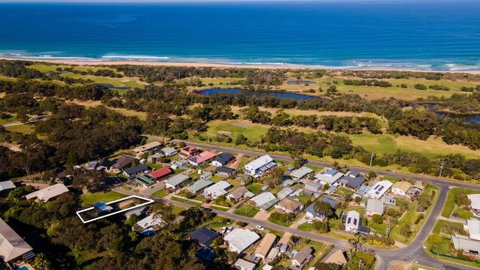 Robin Wood - Holiday Byron Bay 0