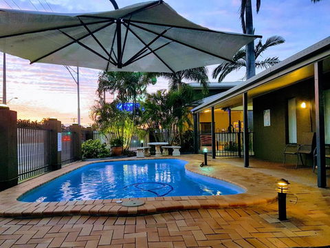 Rockhampton Palms Motor Inn - Holiday Byron Bay 2