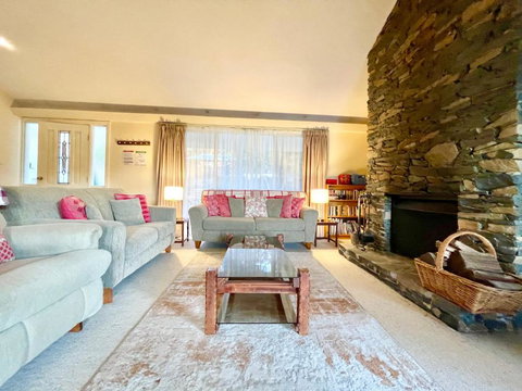 Rocky Mountain Cottage - Holiday Byron Bay 1