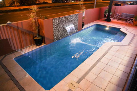 Rocky Resort Motor Inn - Holiday Byron Bay 2