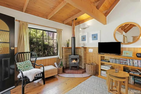 Romantic Tricklebeck Spa Cottage - Holiday Byron Bay 1