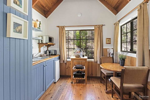 Romantic Tricklebeck Spa Cottage - Holiday Byron Bay 3