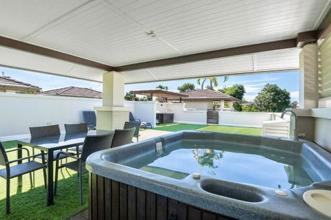 Rooftop Tranquility At Stunning Temple Resort - Holiday Byron Bay 0