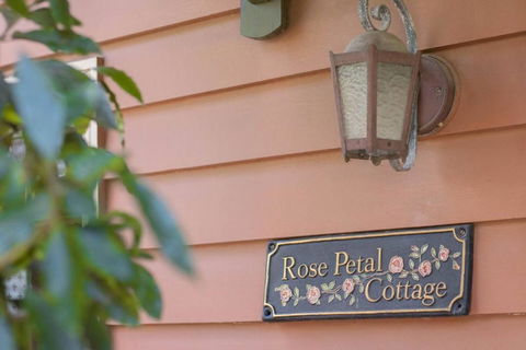 Rose Petal Cottage - Holiday Byron Bay 1
