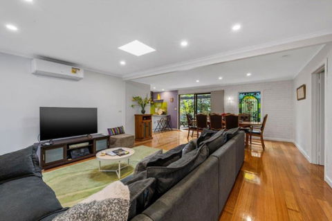 Roses On The River - An Absolute River Frontage Cottage - Holiday Byron Bay 0