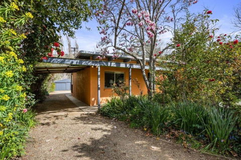 Roses On The River - An Absolute River Frontage Cottage - Holiday Byron Bay 1