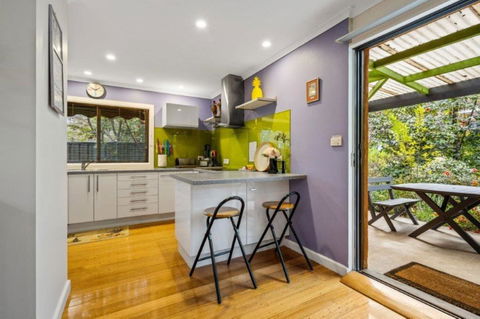 Roses On The River - An Absolute River Frontage Cottage - Holiday Byron Bay 3