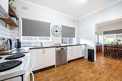 Rosewood Cottage - Stroll To Central, Cosy Escape - Holiday Byron Bay 1