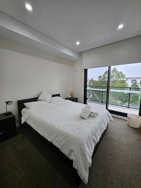 Rouse Hills TownCentre Luxury Accommodation - Holiday Byron Bay 0