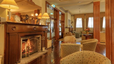 Royal Exchange Hotel - Holiday Byron Bay 1
