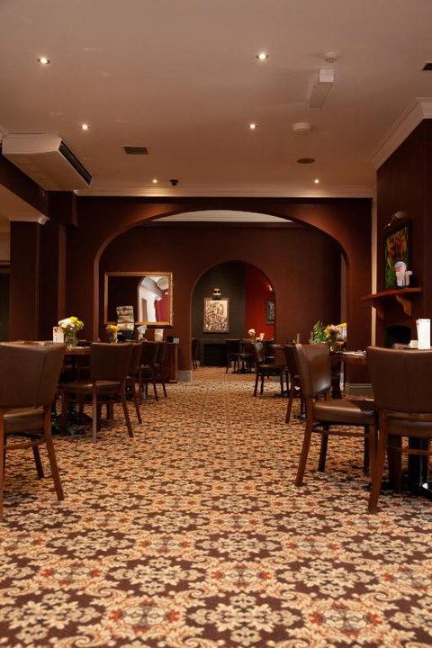 Royal Hotel Singleton - Holiday Byron Bay 1