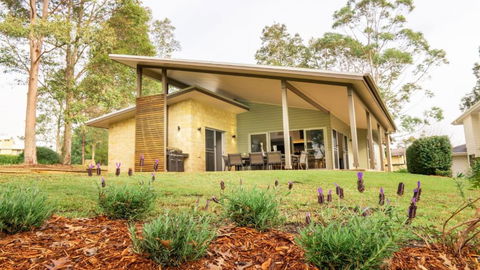 RUST - Holiday Byron Bay 1