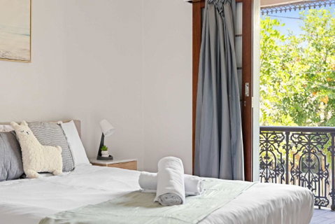 Rustic Queen Room In Glebe - Next To USYD - Shared Bathroom - Holiday Byron Bay 1