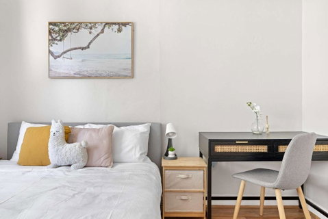 Rustic Queen Room In Glebe - Next To USYD - Shared Bathroom - Holiday Byron Bay 2