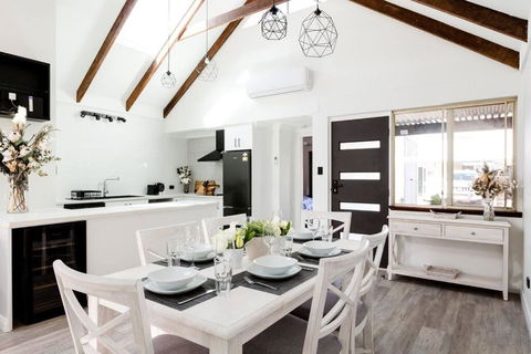 Salt & Pepper; Beautiful Town House In Margs! - Holiday Byron Bay 0